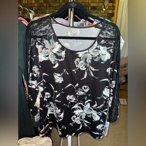 Gilligan & O’Malley Floral Lace Sleeve Women's Top